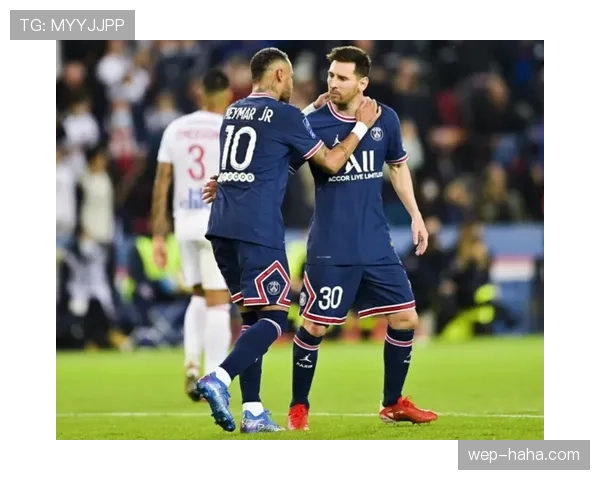 替补规则：换人程序与时机——需裁判许可、被替下者先离场